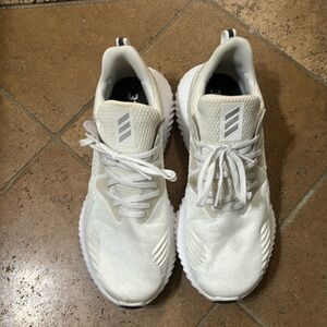 10.5 Adidas Alpha Bounce sneaker